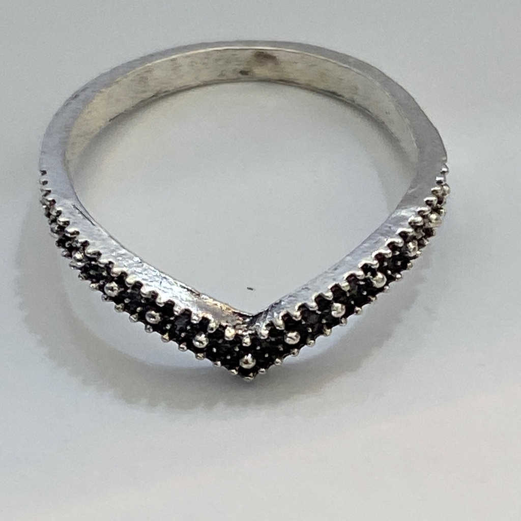 10/$10 Silver V-Shaped Black Stone Accent Ring
